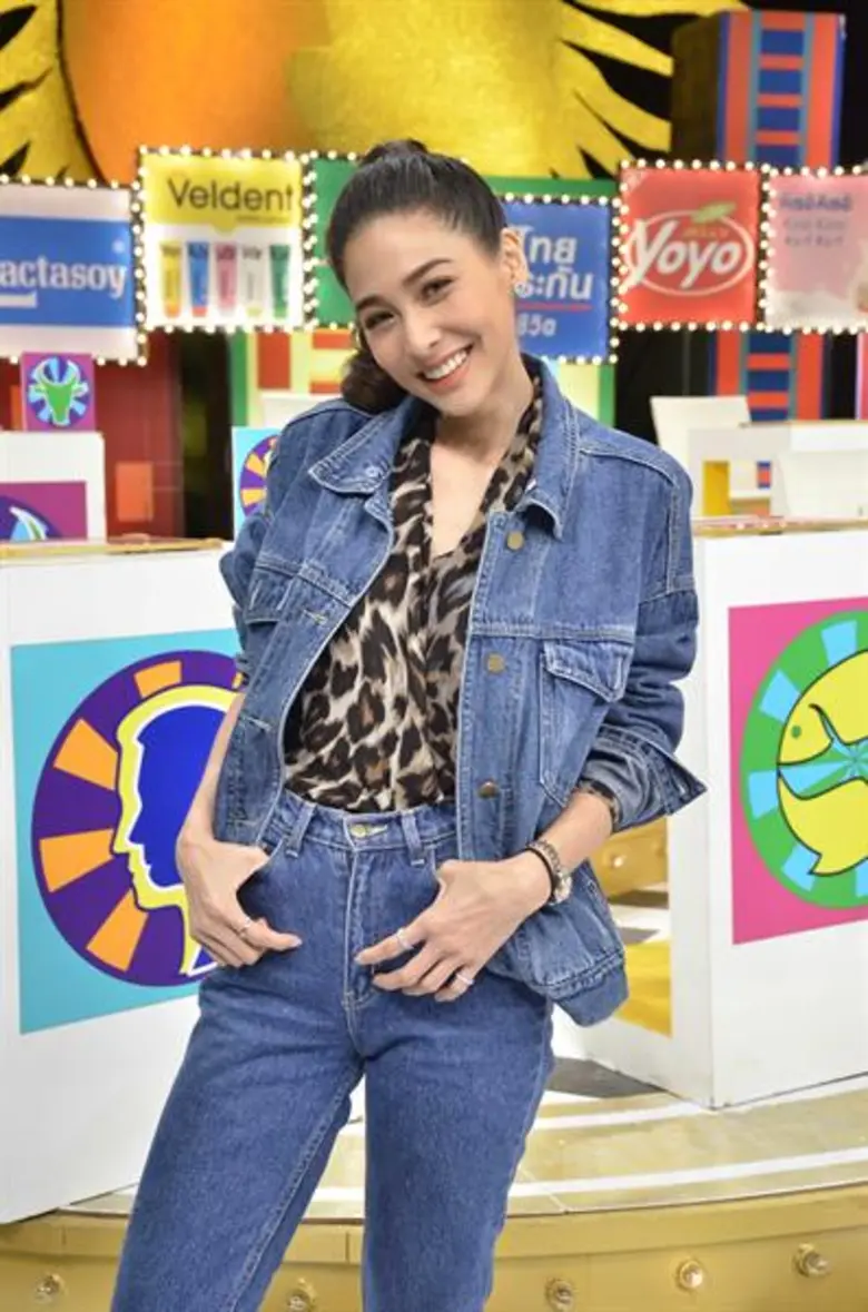 ทีวีไกด์: รายการ “ศึก 12 ราศี” ละครบูม!! สมชื่อ เสือสาวอังกอร์ ขอลุ้นเป็นราศีคนใกล้ตัวให้โชค