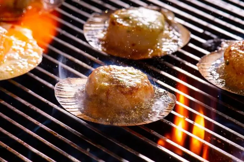 ห้องอาหารอัพ แอนด์ อะบัฟเปิดให้บริการบุฟเฟ่ต์อาหารทะเลนานาชาติมื้อค่ำ