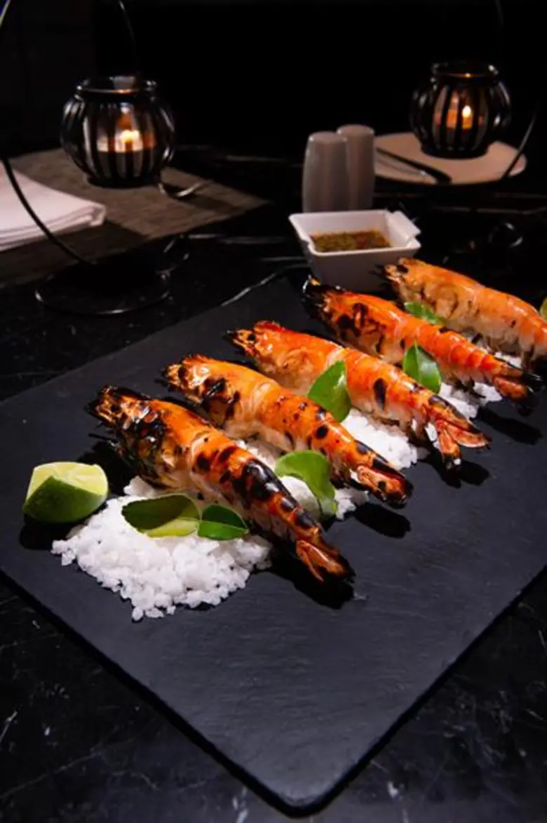 ห้องอาหารอัพ แอนด์ อะบัฟเปิดให้บริการบุฟเฟ่ต์อาหารทะเลนานาชาติมื้อค่ำ