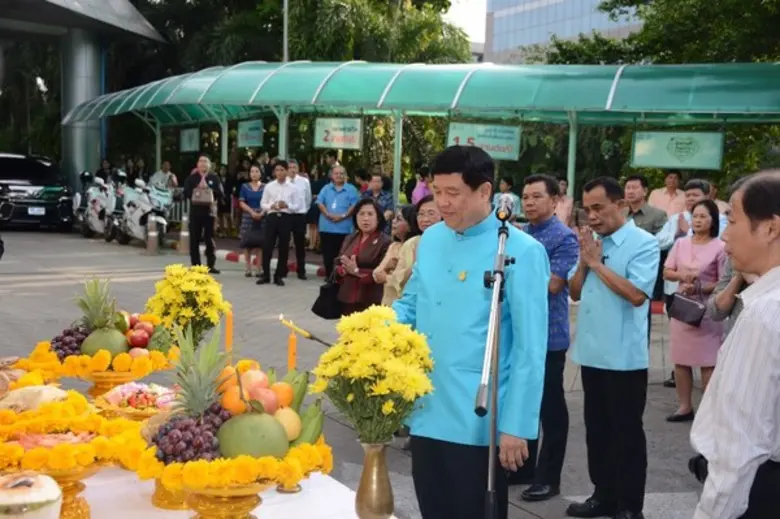 พลเอกสุรศักดิ์ กาญจนรัตน์ รัฐมนตรีว่าการก...