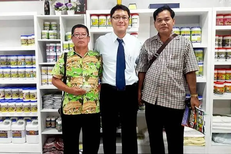 นายมนตรี บุญจรัส (กลาง) ประธานกรรมการชมรม...