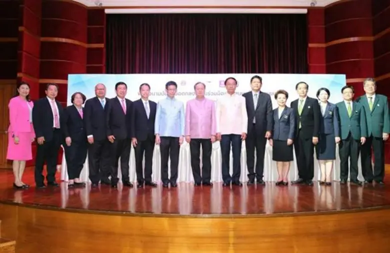 นายชาติชาย พยุหนาวีชัย ผู้อำนวยการธนาคารอ...