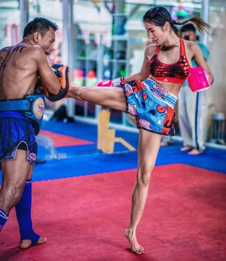 ฟิตจริงอะไรจริง สำหรับนักร้องลูกทุ่งสาว "...