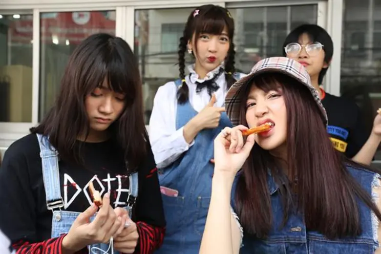 13 สาว “SWEAT 16!” ตะลุยทำบุญ ตะลุยชิม เมืองโคราช