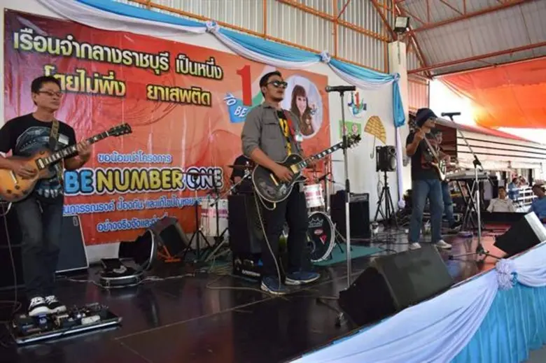 ถือว่าเป็นอีกหนึ่งศิลปินที่ชอบทำกิจกรรมเพ...