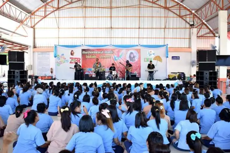 ตาโอ๋ วงเซอร์ ปลื้มใจ ได้เข้าปลอบขวัญผู้ต้องขังหญิงเรือนจำกลางราชบุรี