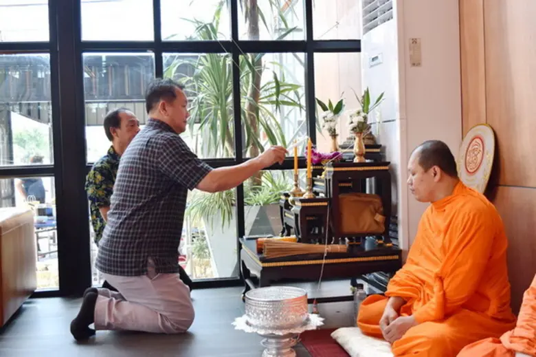 เดอะคิวบ์ ลอฟท์ นวลจันทร์ ทำบุญสำนักงานขาย เพื่อความเป็นสิริมงคล	