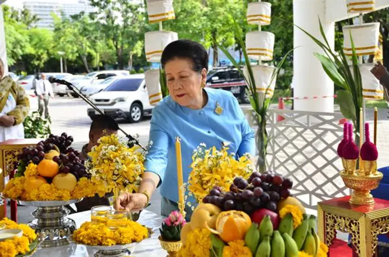 พิธีบวงสรวงการแสดงโขนมูลนิธิส่งเสริมศิลปาชีพฯ ชุด พิเภกสวามิภักดิ์