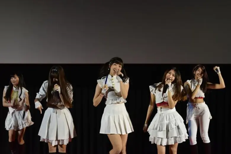 7 สาว "SWEAT16" หอบความน่ารักสดใสมาร่วมกิจกรรมแฟนมีทในงาน “True 4DX presents Sweat16 Fan meet: Beauty and Monstrum” พร้อมชมภาพยนตร์ฟอร์มยักษ์ในระบบดิจิตอล 4 มิติรอบพิเศษเรื่อง “Monstrum” ในโรงภาพยนตร์ True 4DX พารากอน ซินีเพล็กซ์