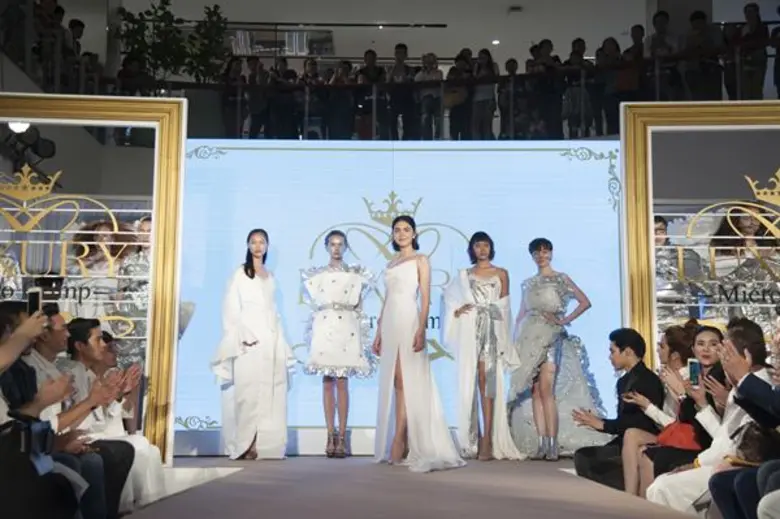 ปังทุกรันเวย์!! ใหม่ ดาวิกา กับแฟชั่นโชว์เครื่องนอนครั้งแรกของเมืองไทย