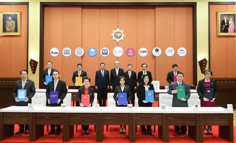 ดร.สมคิด จาตุศรีพิทักษ์ รองนายกรัฐมนตรี ใ...