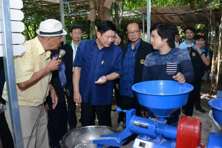 นายลักษณ์ วจนานวัช รัฐมนตรีช่วยว่าการกระท...