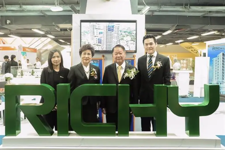 นายวิสุทธิ์ ศรีสุพรรณ (ที่ 2 จากขวา) รัฐม...