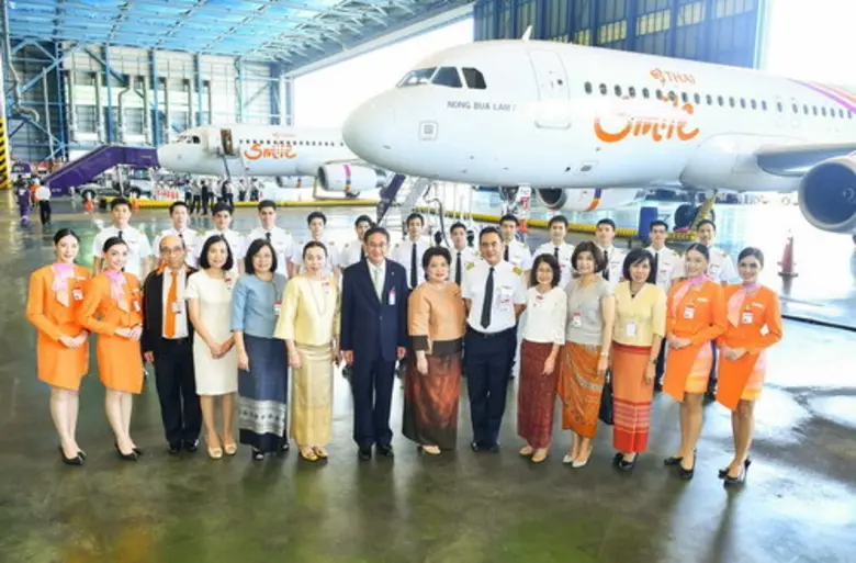 ชาริตา ลีลายุทธ (ที่7จากขวา) รักษาการประธ...