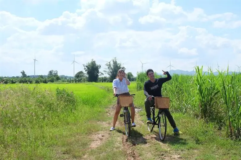 ทีวีไกด์: รายการ "สมุดโคจร On The Way" ชมวิวชิลเขายายเที่ยงเส้นทางธรรมชาติแดนโคราช