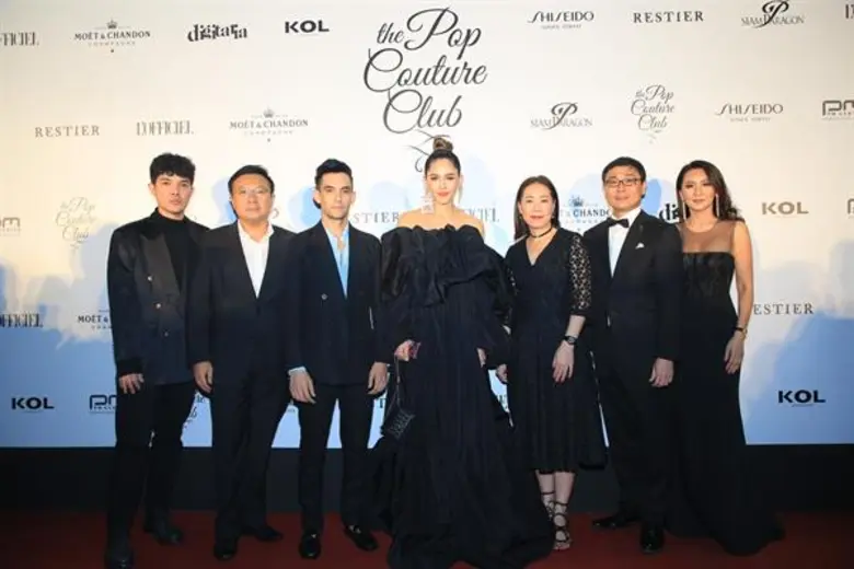 อาลี ซีอานี (ที่ 3 จากซ้าย) ประธานกรรมการ...