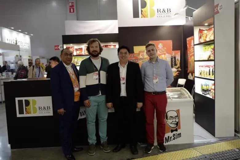 นายธีรพัฒน์ ญาณาธรกุล (คนที่ 2 จากขวา) ปร...