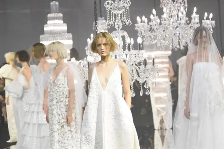 “เมชมิวเซียม อาร์ติซานัล คอลเลกชั่น” คอลเลกชั่นที่เผยเสน่ห์แสนโรแมนติกและเป็นปัจเจกของชุดเจ้าสาว ในงาน “เดอะ ป๊อป กูตูร์ คลับ”