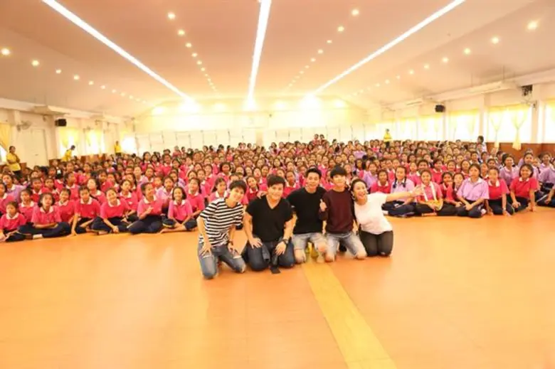 “กล้วย อาร์สยาม” ฉลองวันเกิดเลี้ยงอาหารเด็ก โรงเรียนธรรมจาริณี ชวน “ลาล่า หญิง-ธิติกานต์” ร่วมมอบความสุขให้เด็กด้อยโอกาส