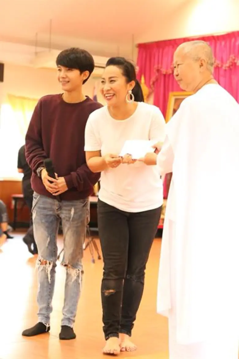 “กล้วย อาร์สยาม” ฉลองวันเกิดเลี้ยงอาหารเด็ก โรงเรียนธรรมจาริณี ชวน “ลาล่า หญิง-ธิติกานต์” ร่วมมอบความสุขให้เด็กด้อยโอกาส