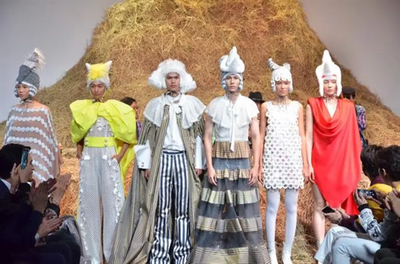 สุดอลังการอย่างมีระดับ กับ “เดอะ ป๊อป กูตูร์ คลับ” แฟชั่นโชว์กูตูร์ระดับโลกครั้งแรกของไทย