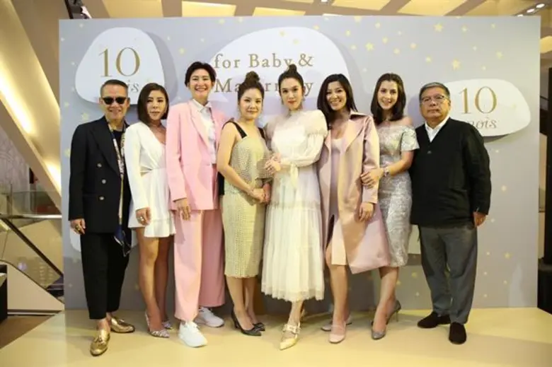 3 คุณแม่ “เอมมี่ - เมย์ - เปิ้ล” ร่วมแชร์ประสบการณ์คุณแม่มือเก๋า-ว่าที่คุณแม่มือใหม่ฉลองเปิด “ดีมัวร์ ป๊อปอัพ สโตร์ แอท พารากอน”