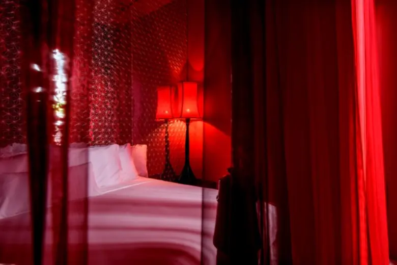 โรงแรมเดอะไลบรารี่ พร้อมนำเสนอเรื่องราวที่มีเสน่ห์ชวนหลงไหล	