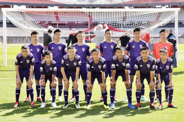 13 หมูป่าเยี่ยมชมแลกเปลี่ยนประสบการณ์-ลงแข่งขันฟุตบอลกระชับมิตรทีมเยาวชนสโมสร River Plate และร่วมชมการแข่งขันกีฬาโอลิมปิค ผู้คนให้ความสนใจล้นหลาม