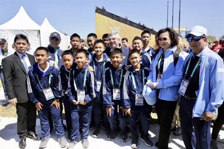 13 หมูป่าเยี่ยมชมแลกเปลี่ยนประสบการณ์-ลงแข่งขันฟุตบอลกระชับมิตรทีมเยาวชนสโมสร River Plate และร่วมชมการแข่งขันกีฬาโอลิมปิค ผู้คนให้ความสนใจล้นหลาม