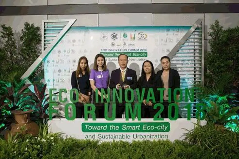 คุณวันชัย เหลืองวิริยะ (กลาง) ประธานเจ้าห...