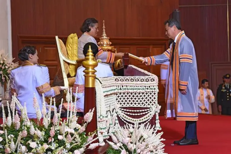 สมเด็จพระเจ้าอยู่หัว ทรงพระกรุณาโปรดเกล้า...