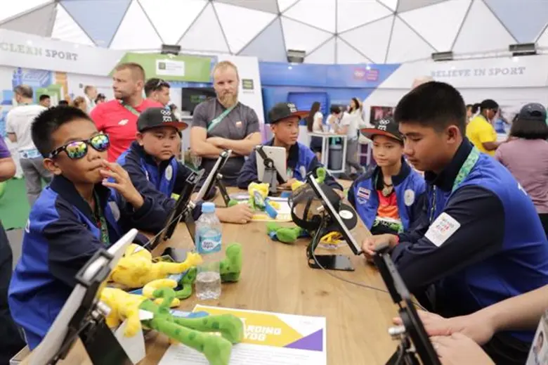 13 หมูป่าร่วมซ้อมฟุตบอลกับทีมฟุตซอลเยาวชนทีมชาติบราซิล และร่วมกิจกรรมในหมู่บ้านนักกีฬา ได้รับความสนใจอย่างมาก