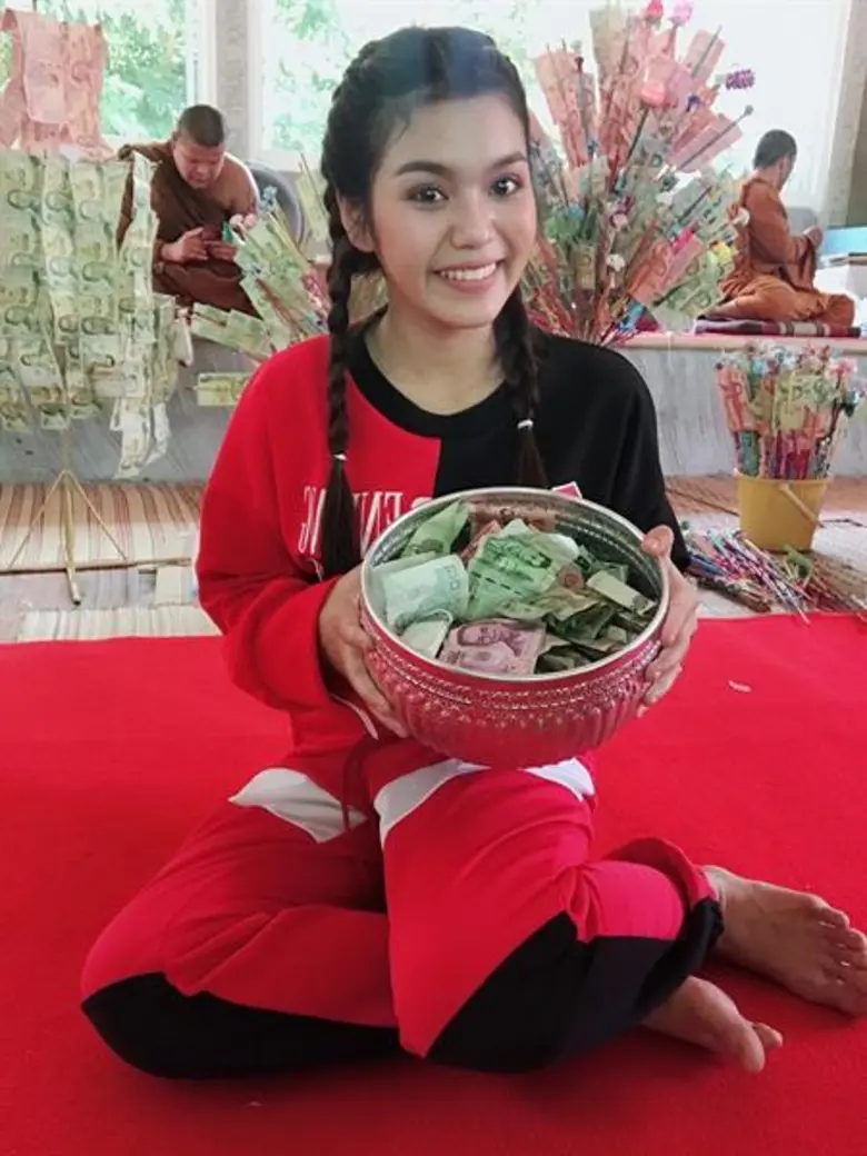 ถือเป็นศิลปินสายธรรมะอีกหนึ่งคน สำหรับสาว...