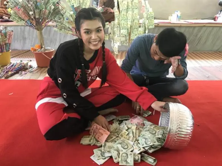 ธัญญ่า อาร์สยาม สาวอีสานมหัศจรรย์ สายธรรมะ ชวนแฟนคลับทำบุญวันเกิด ที่ จ.บุรีรัมย์