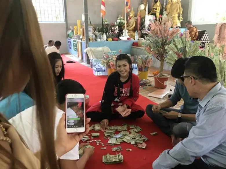 ธัญญ่า อาร์สยาม สาวอีสานมหัศจรรย์ สายธรรมะ ชวนแฟนคลับทำบุญวันเกิด ที่ จ.บุรีรัมย์