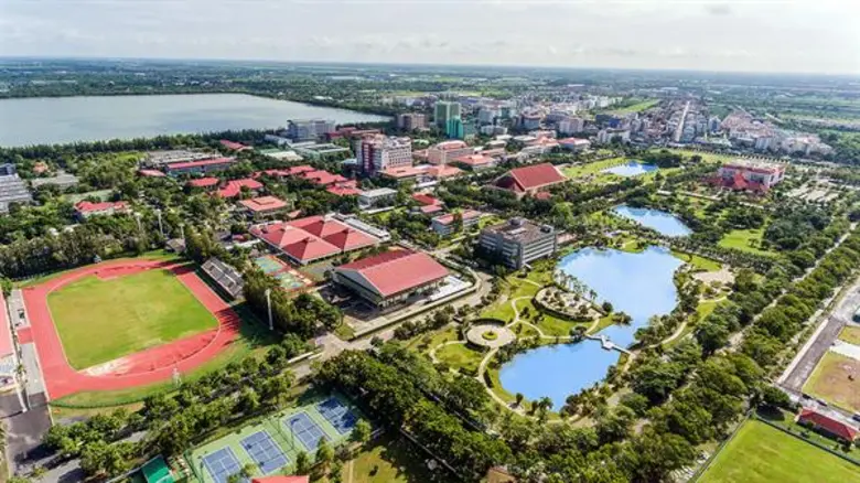 รศ.ดร.ประเสริฐ ปิ่นปฐมรัฐ อธิการบดีมหาวิท...