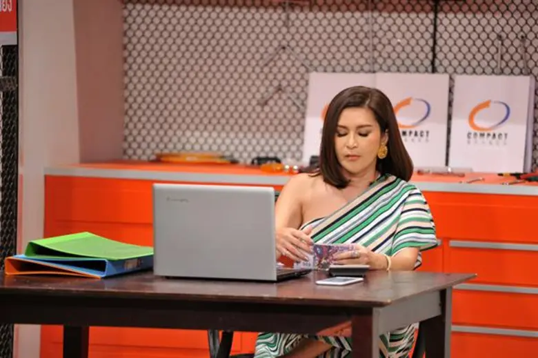 ทีวีไกด์: ซิทคอม “บริษัทฮาไม่จำกัด (มหาชน)” “แจ๊ส ชวนชื่น” ปล่อยโฮลั่น พ้อ! ชีวิตถึงจุดดาวน์ เจอปัญหาการเงินรุมเร้า