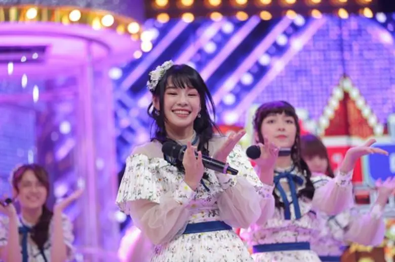 ทีวีไกด์: รายการ “กิ๊กดู๋ สงครามเพลงเงาเสียง” สตูฯ “กิ๊กดู๋ฯ” แทบแตก!! “BNK48” นำทัพมาพร้อมเหล่าโอตะ! บุกตามหาเงาเสียงครั้งแรก