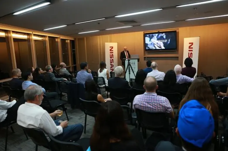 นิสสันเผยวิสัยทัศน์ด้านยานยนต์ในอนาคตให้กับผู้บริหารจากบริษัทชั้นนำ ที่งานสภาหอการค้าอังกฤษแห่งประเทศไทย นิสสันเชื่อมั่นว่าพลังงานไฟ้ฟ้า การเชื่อมต่อ และการขับขี่แบบไร้คนขับคือแนวโน้วของรถในอนาคต