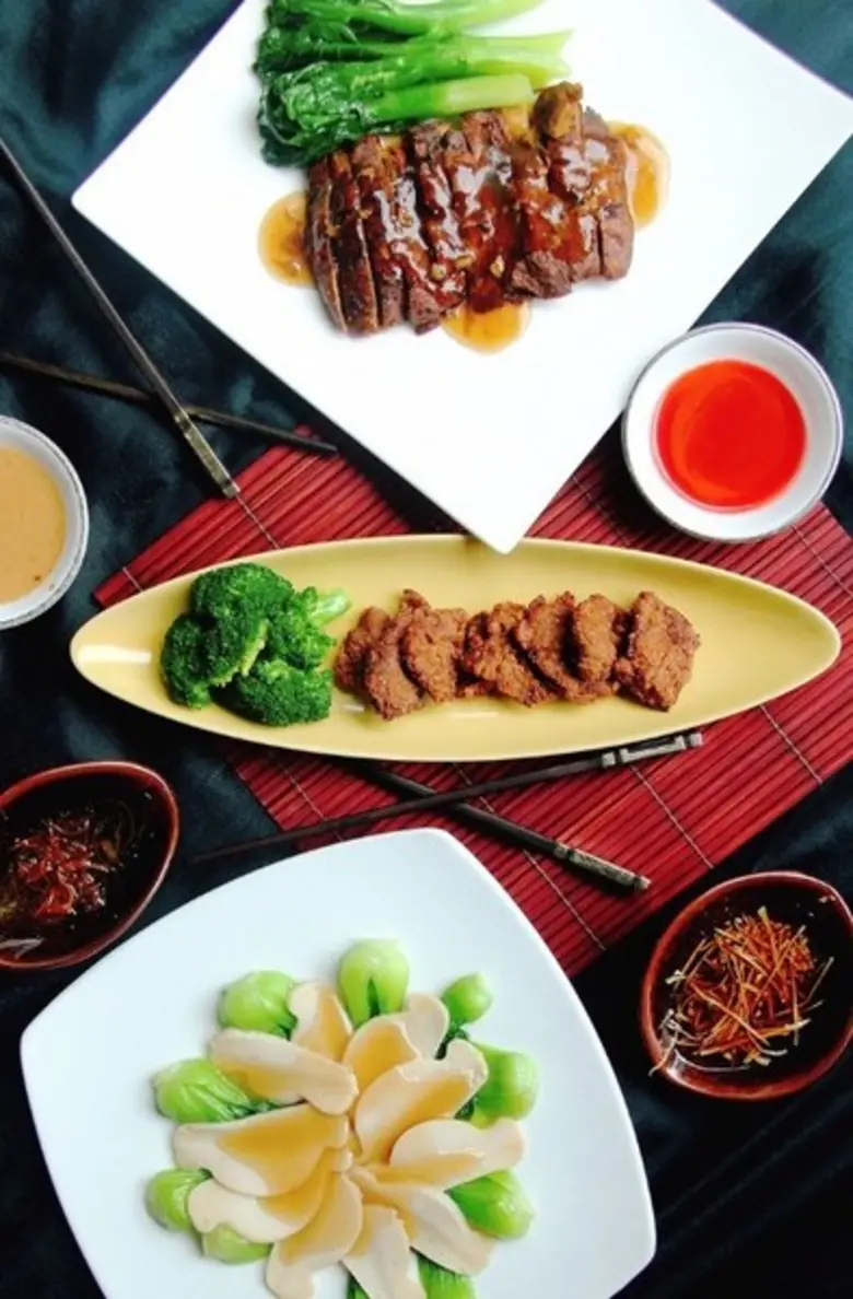 อิ่มบุญ อิ่มใจ ด้วยอาหารเจรสเลิศ ณ ห้องอา...