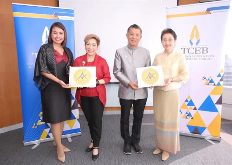 นางศุภวรรณ ตีระรัตน์ (ที่ 2 จากซ้าย) รองผ...