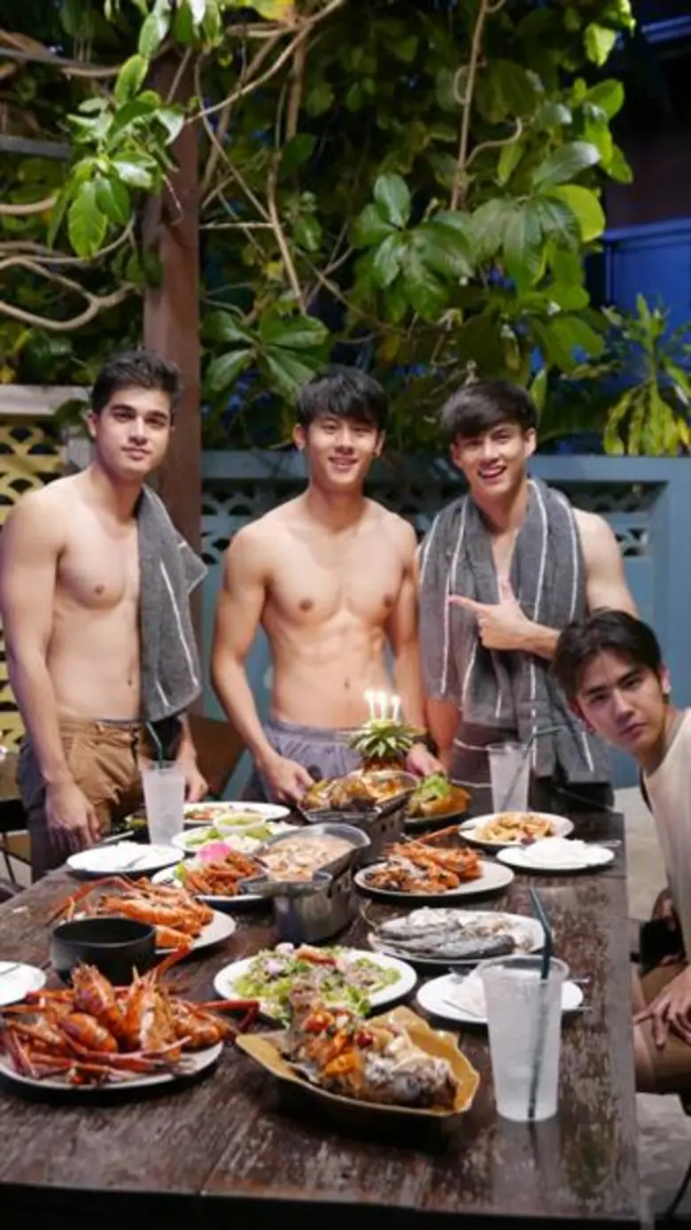 ทีวีไกด์: รายการ "บานาน่า ซ่าส์ซี้ด" หนุ่มบานาน่าโกยแน่บ ไม่คิดชีวิต!!! เมื่อเยือนตลาดร่มหุบ