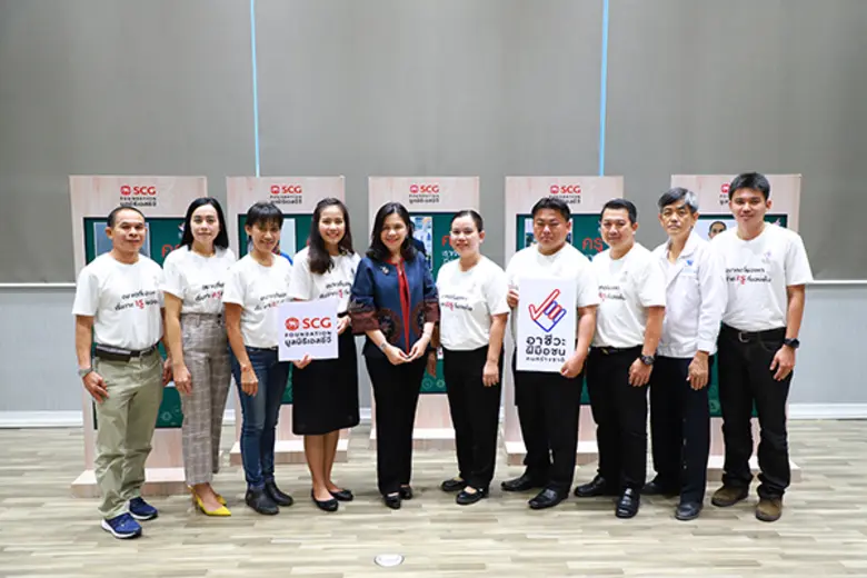 สุวิมล จิวาลักษณ์ (ที่ 5 จากซ้าย) กรรมการ...