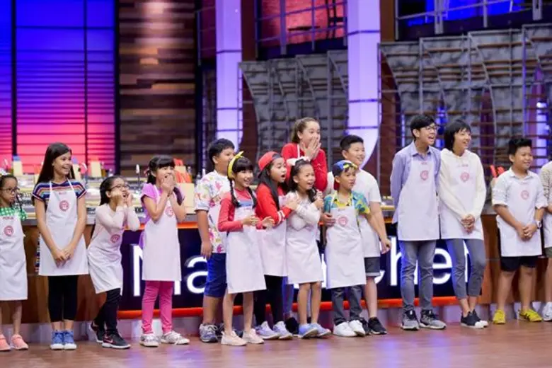 ทีวีไกด์: รายการ “มาสเตอร์เชฟ จูเนียร์ ประเทศไทย” ลุ้นระทึกแจ๊คพอต “เชฟป้อม-เชฟเอียน-พี่อิ๊งค์” น้องๆสุดคึกคักประสานเสียงแกล้งกรรมการ