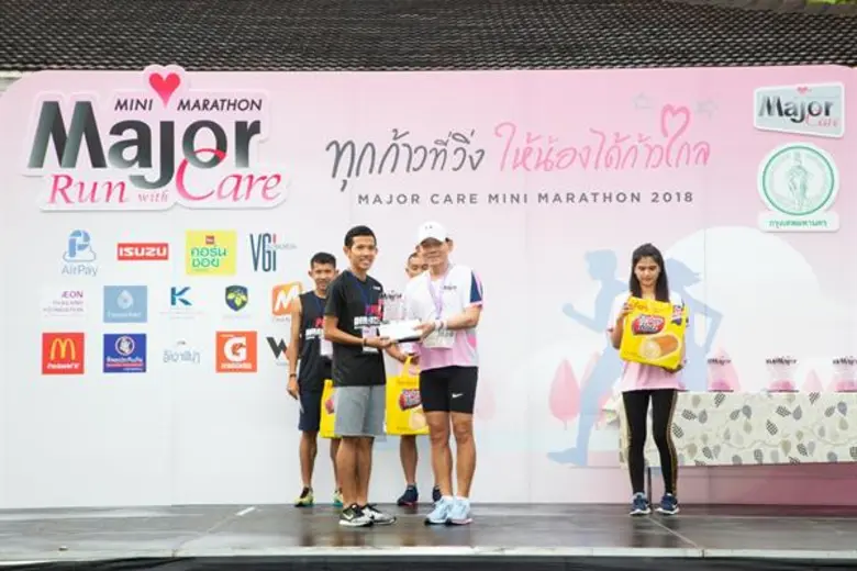หน่อง อรุโณชา - เป็ป ณพสิทธิ์ - รอน - แม็ค - ลิฟท์ - หญิง ตบเท้าร่วมกิจกรรม “Major Care Mini Marathon 2018 Run with Care ทุกก้าวที่วิ่ง ให้น้องได้ก้าวไกล”