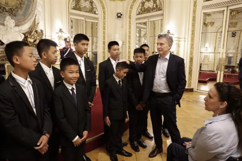 13 หมูป่าเข้าเยี่ยมคารวะประธานาธิบดีและรองประธานาธิบดีอาร์เจนตินา