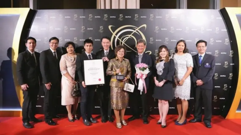 ผศ.พญ.สมพร หาญพาณิชย์ รองประธานเจ้าหน้าที...