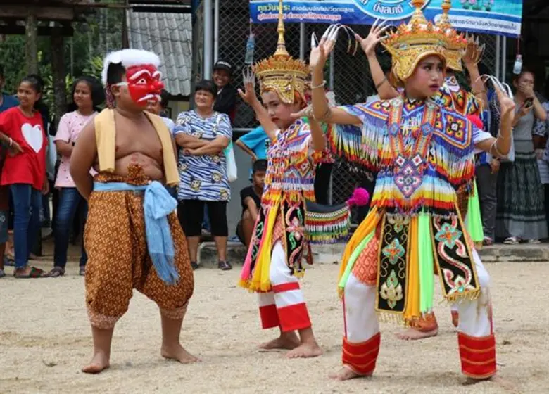 วธ.รวมพลังประชารัฐชายแดนใต้ร่วมสืบสานประเพณี "สารทเดือนสิบ"