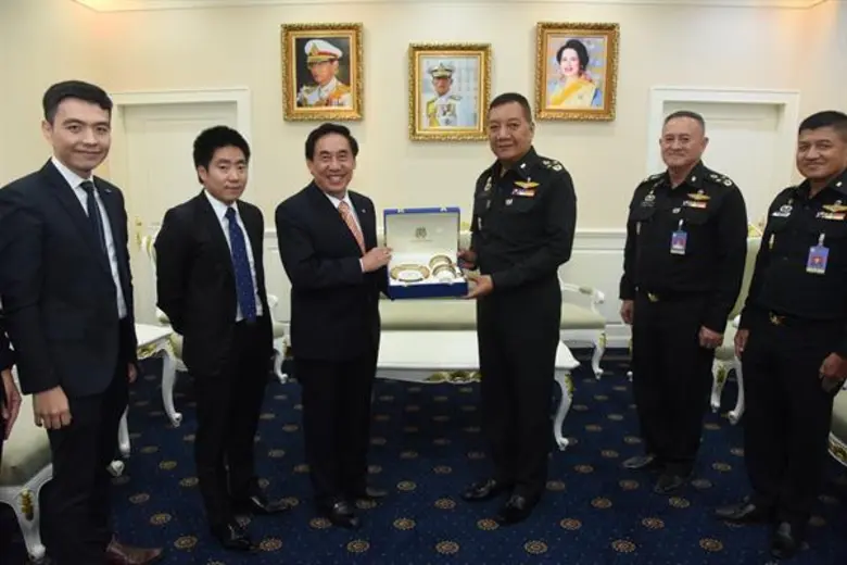 คุณสมบัติ อนันตรัมพร ประธานกรรมการ และกรร...