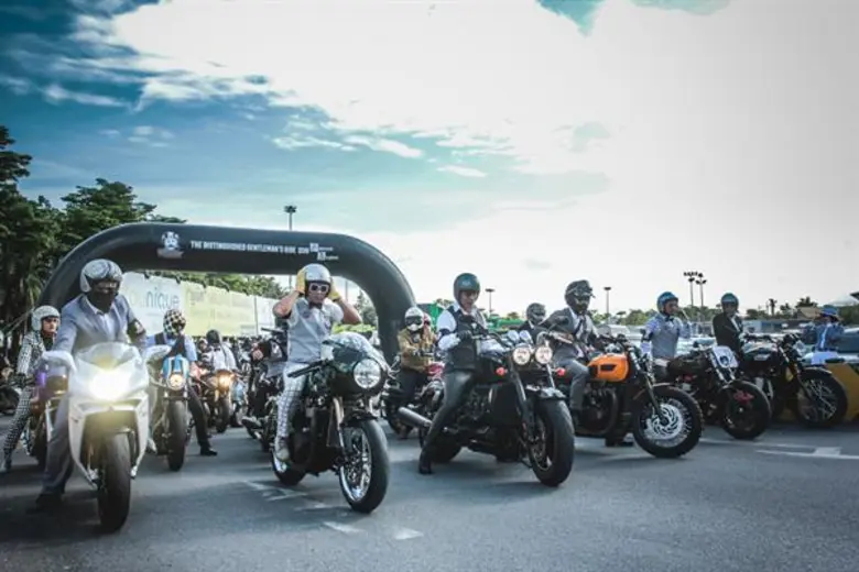 - เหล่าไบค์เกอร์ทั้งสุภาพบุรุษและสุภาพสตร...